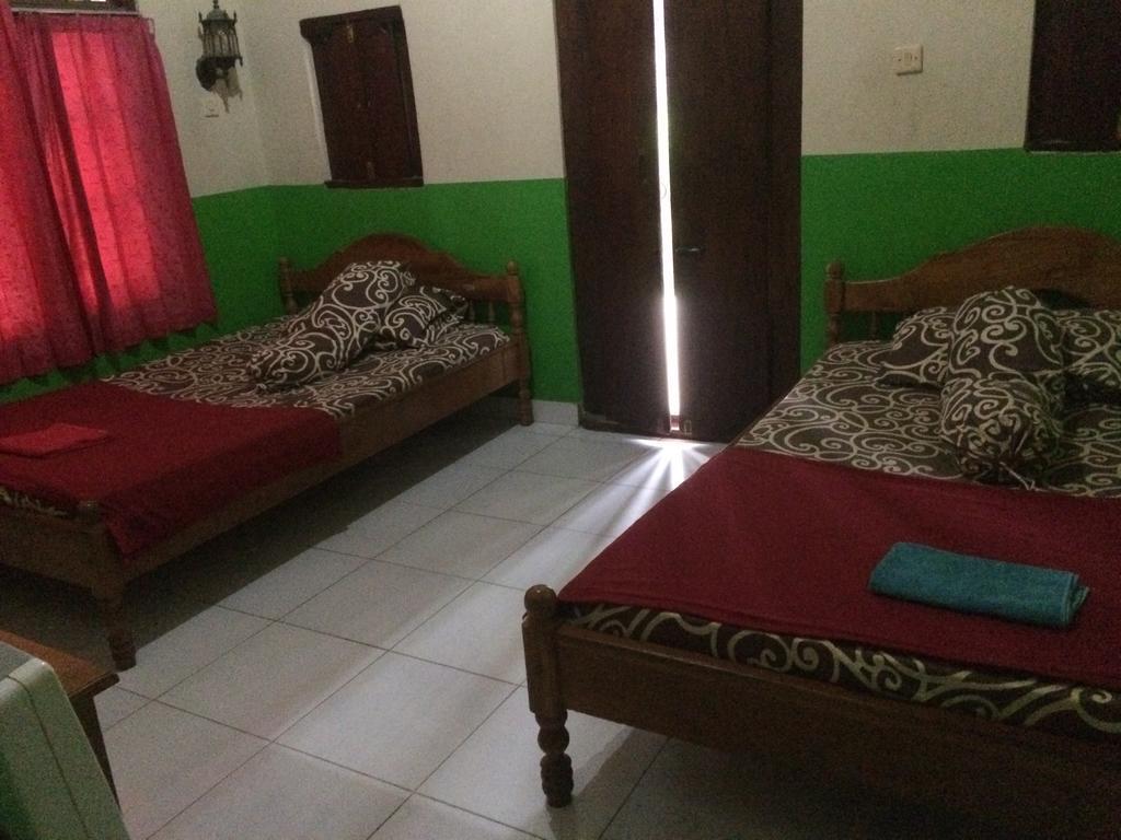 Ray Homestay Batununggul エクステリア 写真