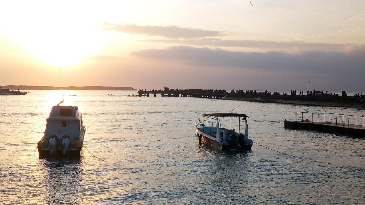 Ray Homestay Batununggul エクステリア 写真
